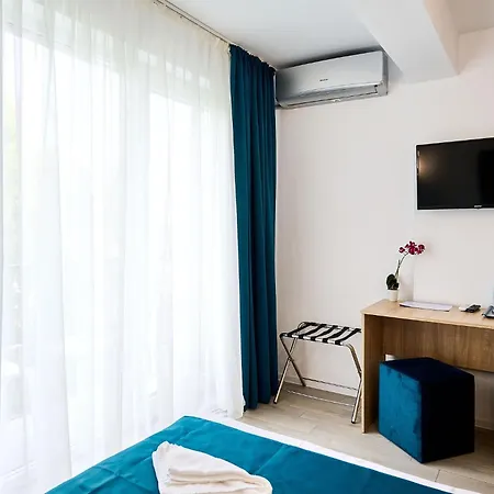 מלון Marina Boutique 3*