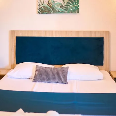 Marina Boutique מלון קוסטינסטי